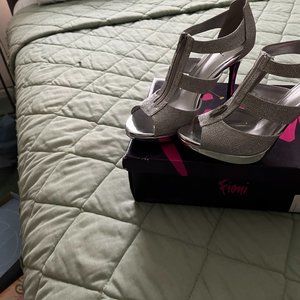 SILVER SHARP SPIKEHEEL NEW FRONT ZIPPER FIONI